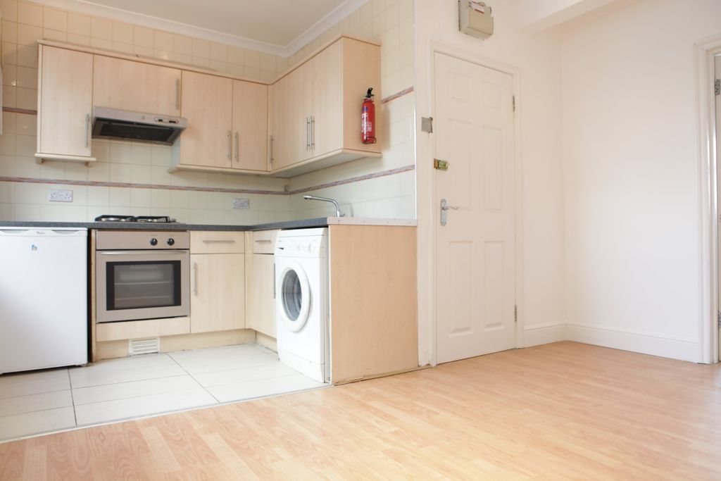 Property photo 1 of 10 Kitchen