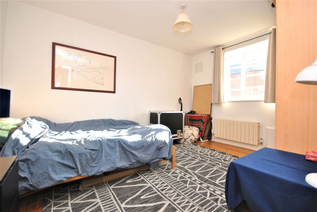 Property photo 3 of 5 Bedroom