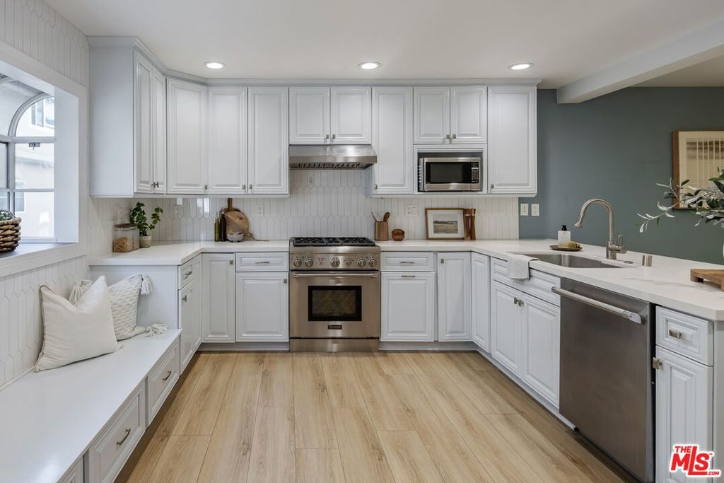 Property photo 3 of 25