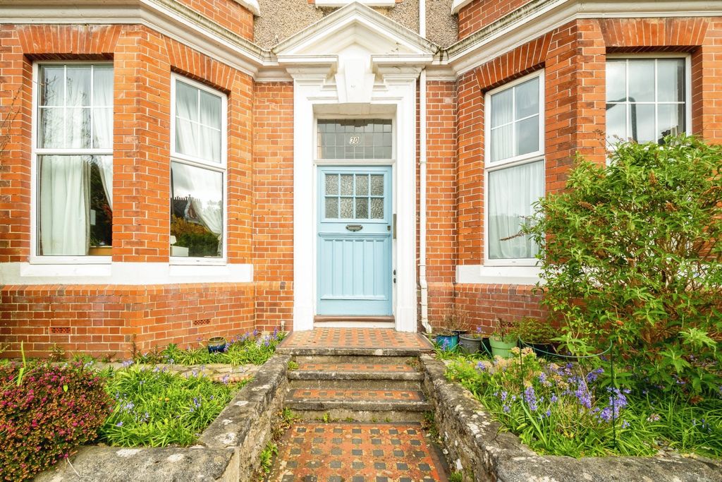 Property photo 2 of 20