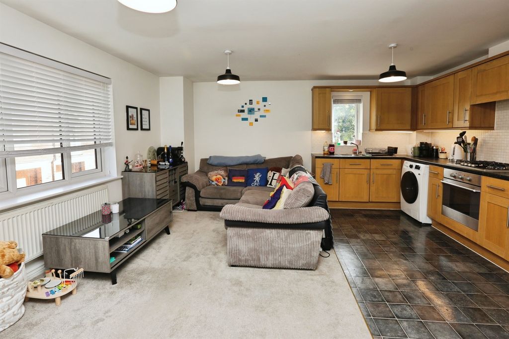 Property photo 2 of 12
