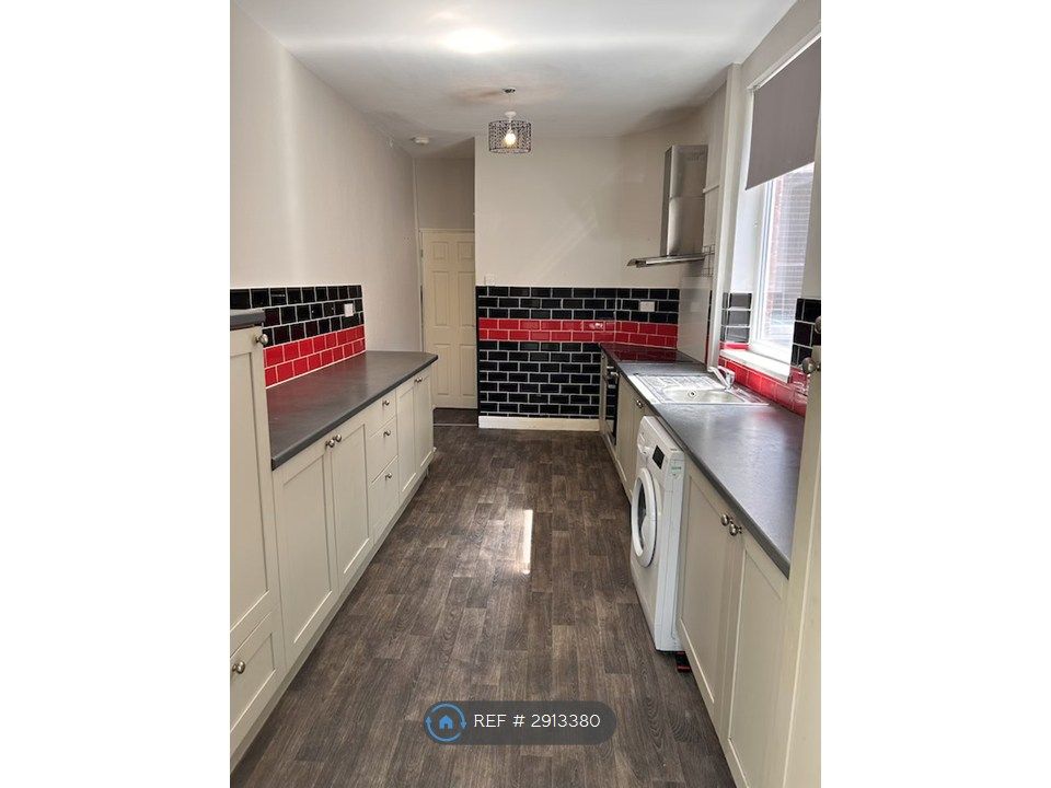 Property photo 2 of 14 Kitchen