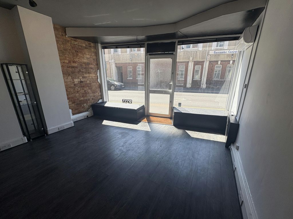 Property photo 3 of 4 14 Ashley Road 5.Jpg