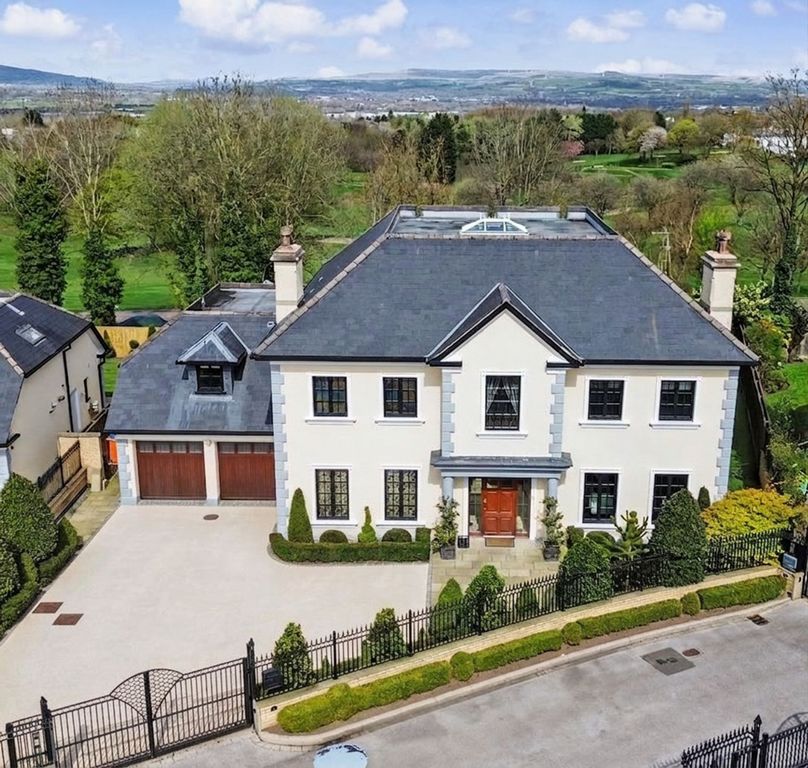 Property photo 2 of 52