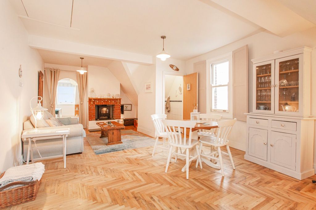 Property photo 3 of 20 Picture 3