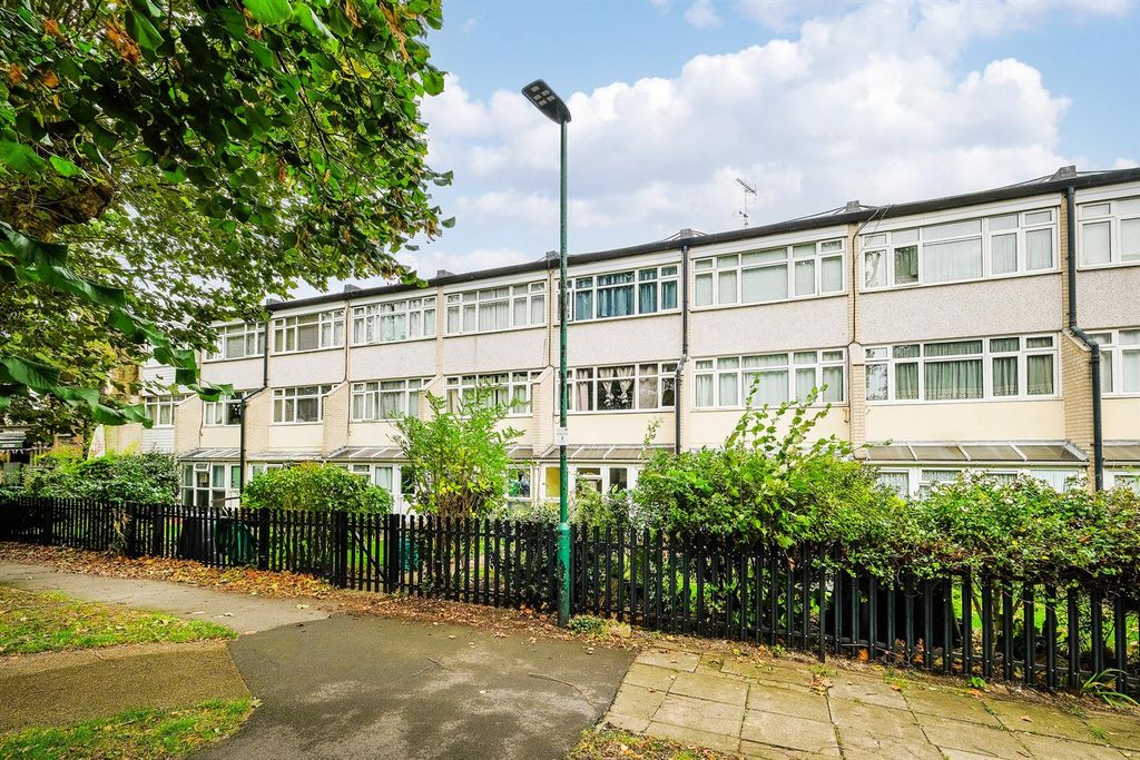 Property photo 1 of 19 16 Carlton Terrace-21_Web.Jpg