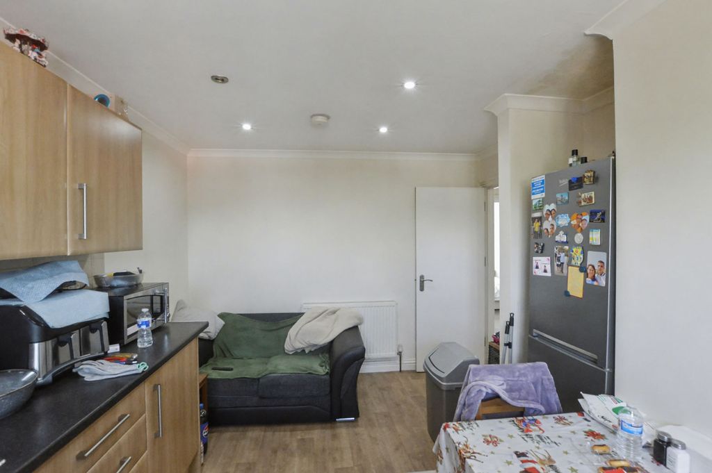 Property photo 3 of 11 Stationrd957520260427083501_Dsc_0907_Vfhz6.Jpg