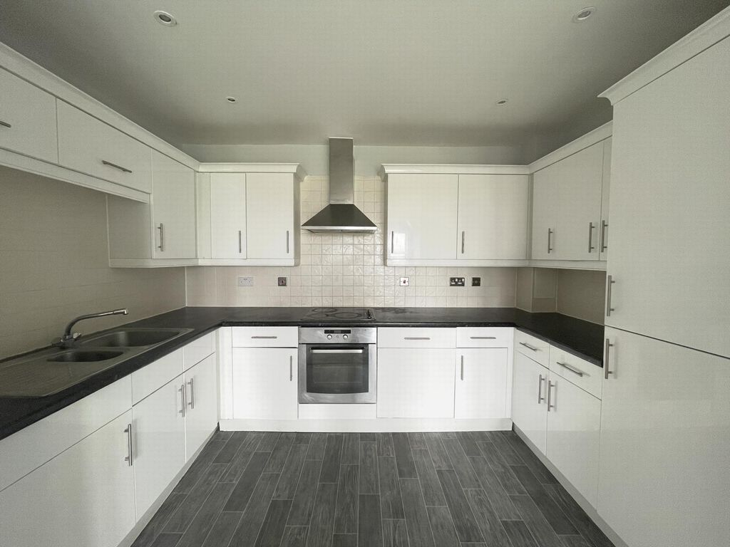 Property photo 2 of 9 Kitchen