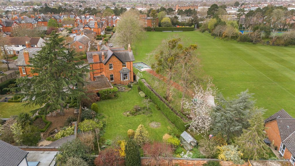 Property photo 2 of 30 Garden