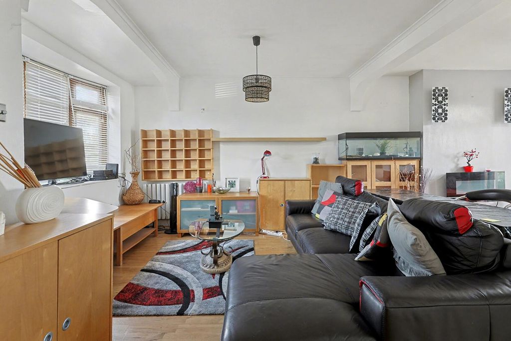 Property photo 2 of 22 Living Room