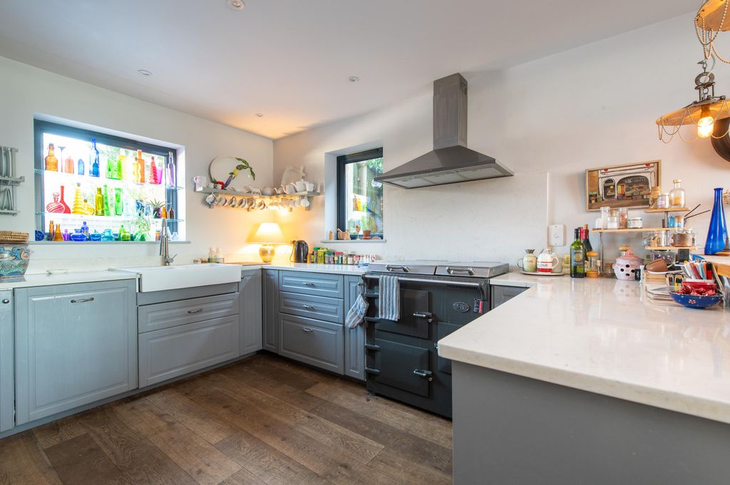 Property photo 3 of 25 Image