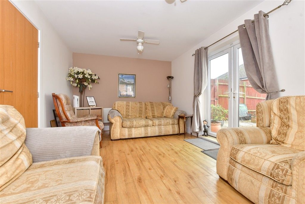 Property photo 3 of 19 Lounge