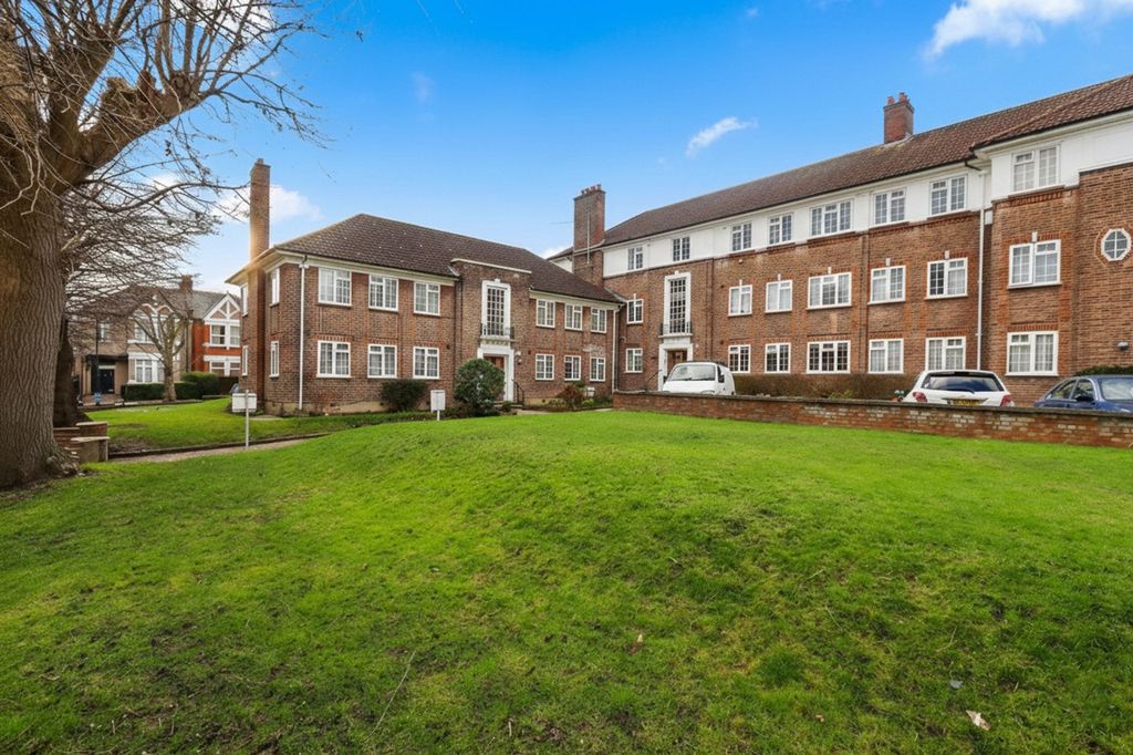 Property photo 1 of 11 Communal Garden