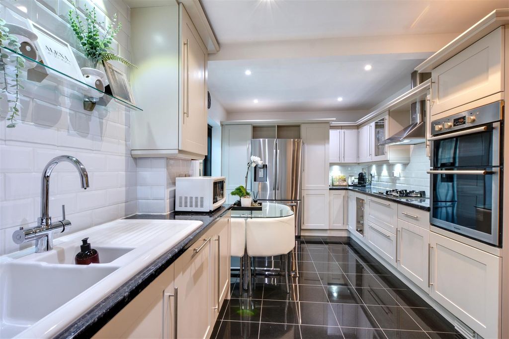 Property photo 2 of 32 Kitchen_2.Jpeg