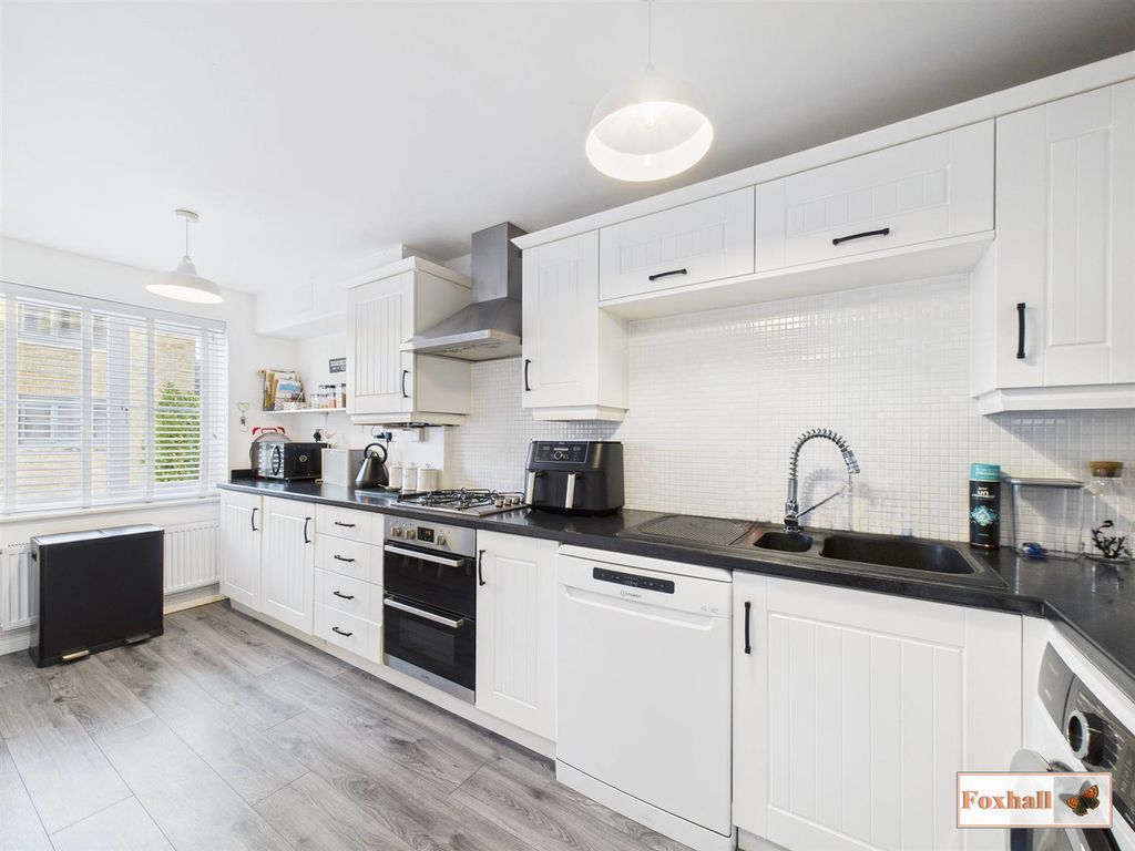 Property photo 2 of 24 Kitchen