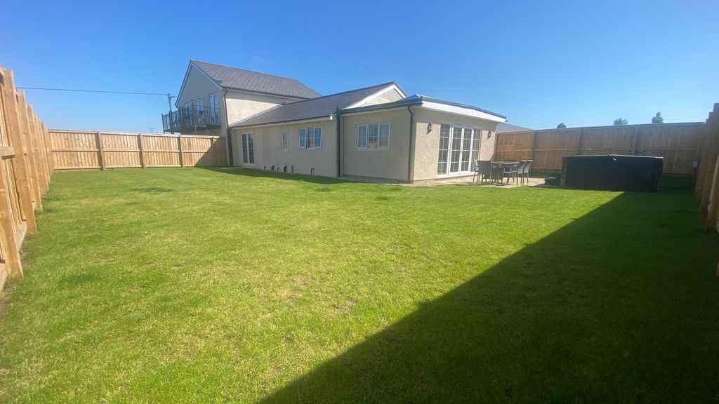 Property photo 2 of 25