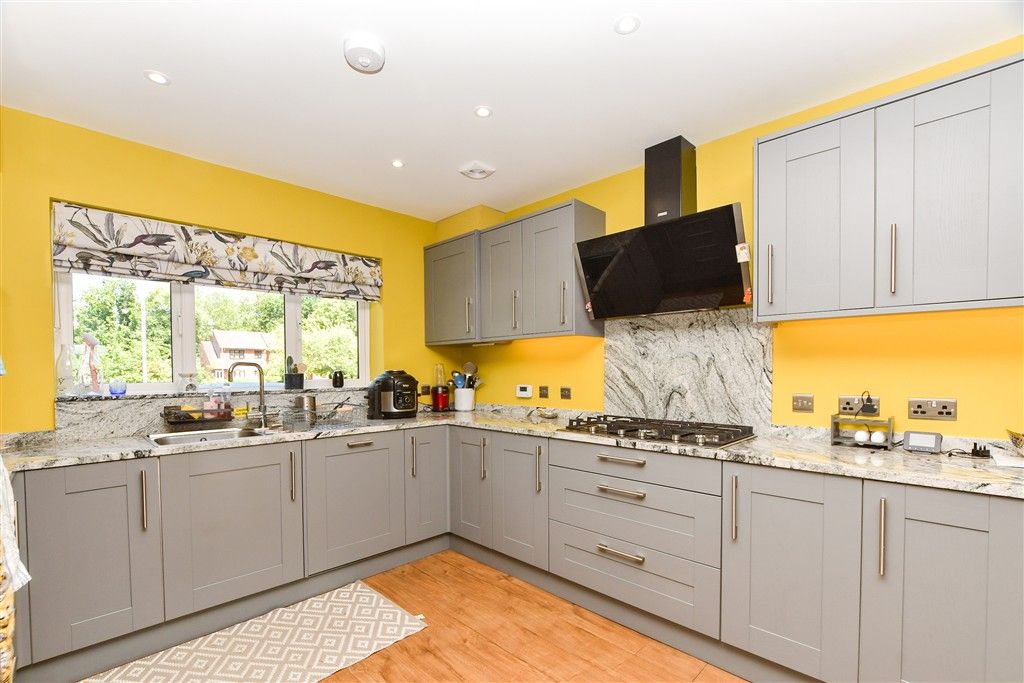 Property photo 3 of 14 Kitchen