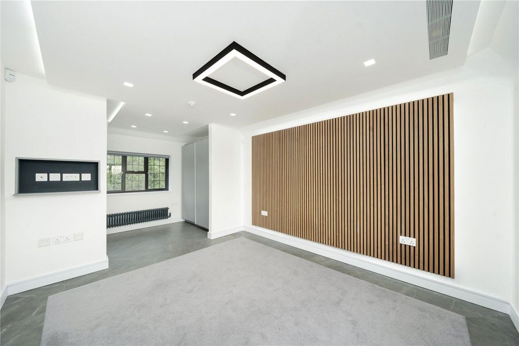 Additional image 10 of 3 bed flat to rentBeech Hill Avenue, Hadley Wood EN4