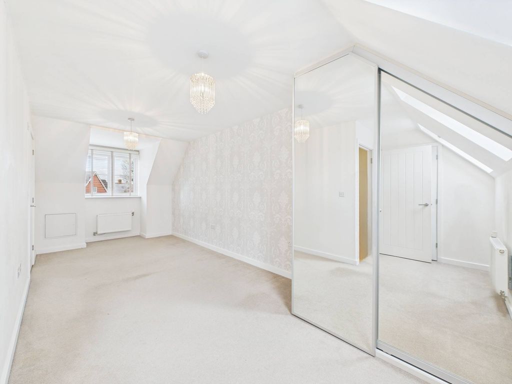 Additional image 17 of 4 bed semi-detached house to rentFarley Close, Wickhurst Green, Horsham, West Sussex RH12