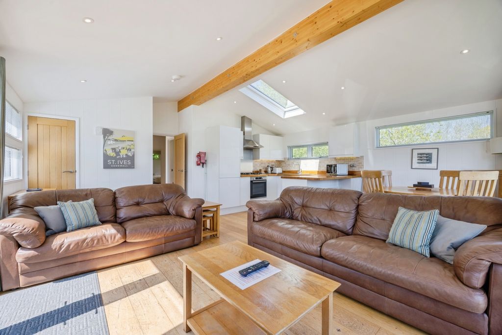 Property photo 2 of 20 Pbox-Img.Jpg