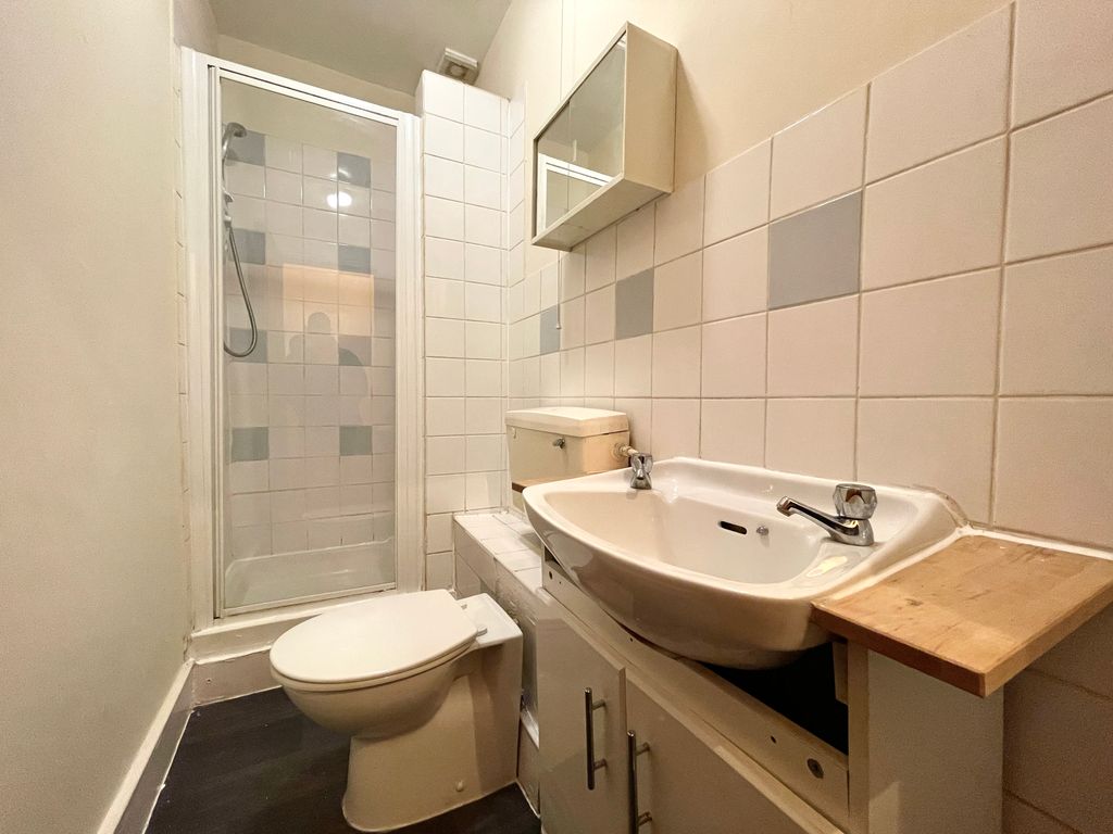 Property photo 3 of 4 Bathroom.Jpg