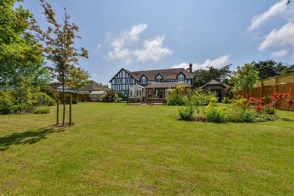 Property photo 2 of 32 Molehill Road Chestfield20.Jpg