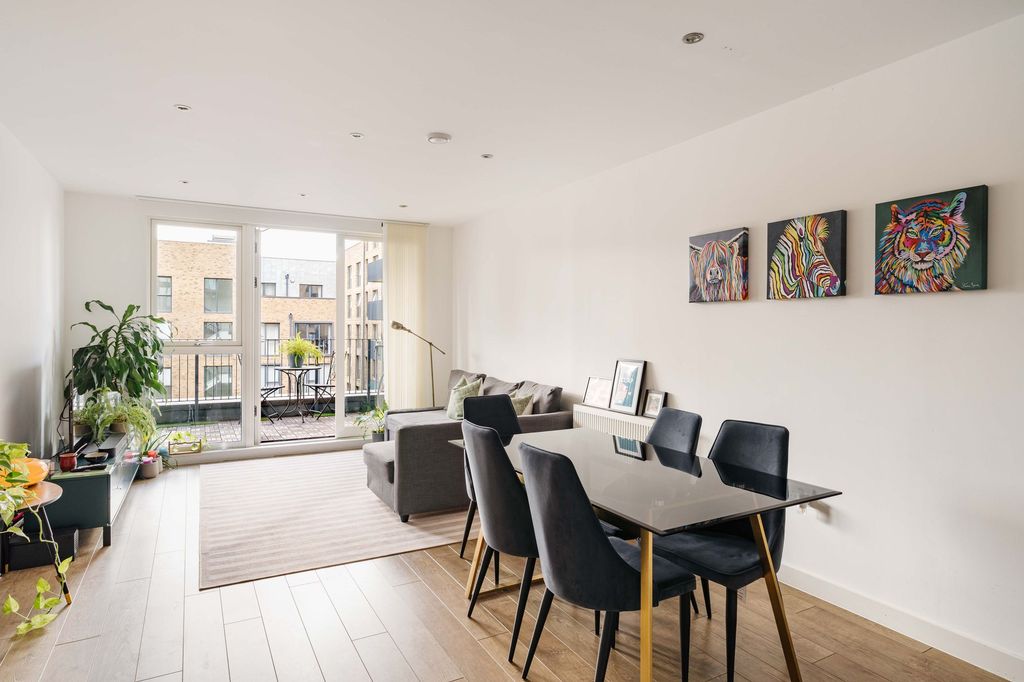 Property photo 3 of 15 Berger Court E3