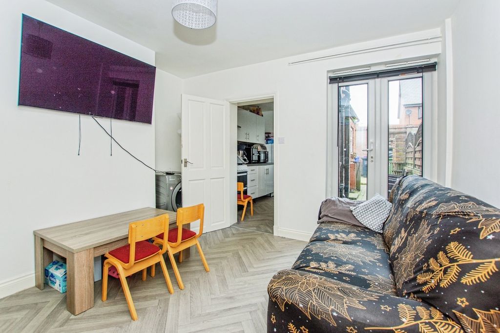 Property photo 2 of 11 Pbox-Img.Jpg