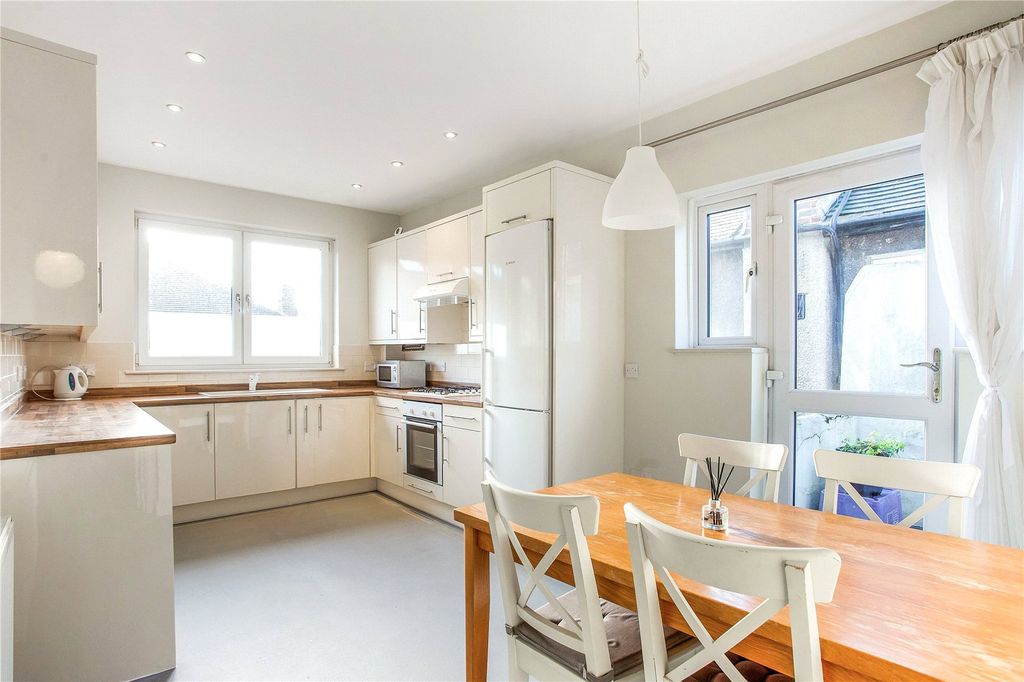 Property photo 1 of 8 Kitchen