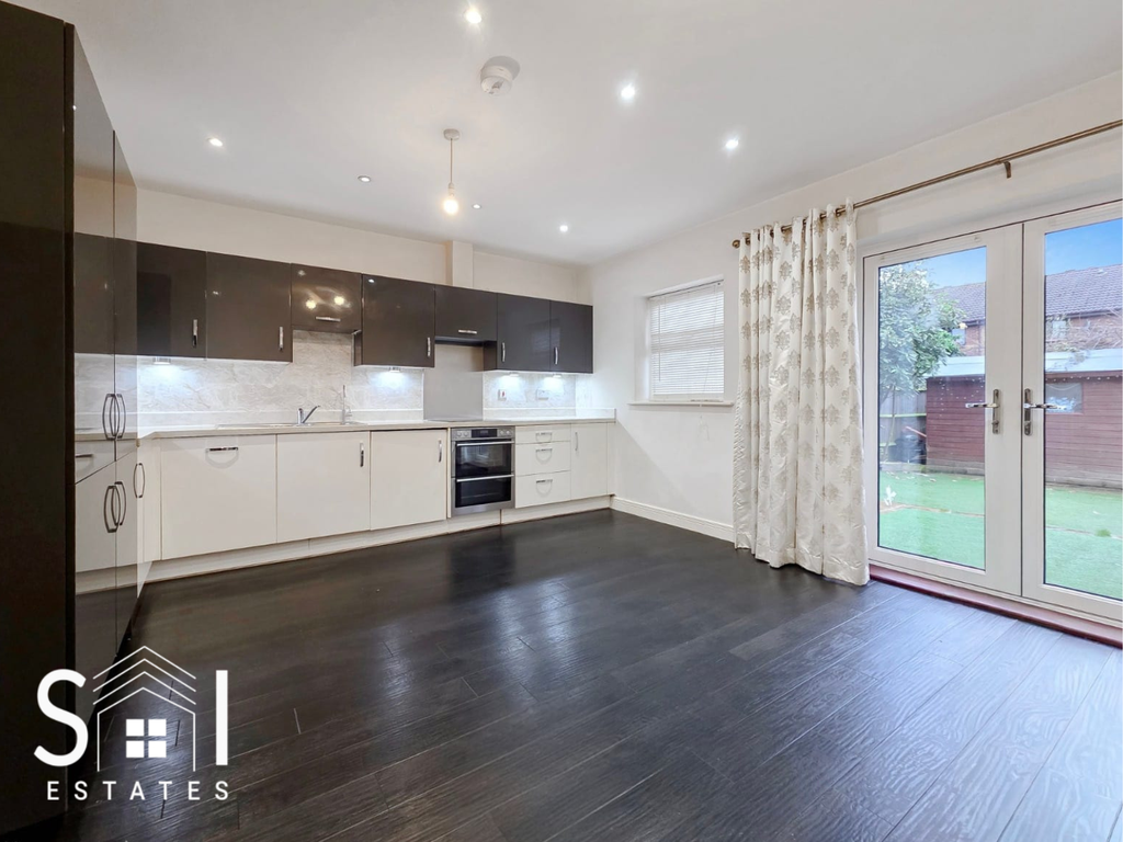 Property photo 2 of 23