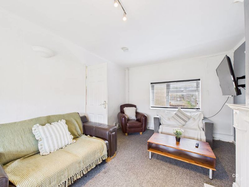 Property photo 3 of 10 Living