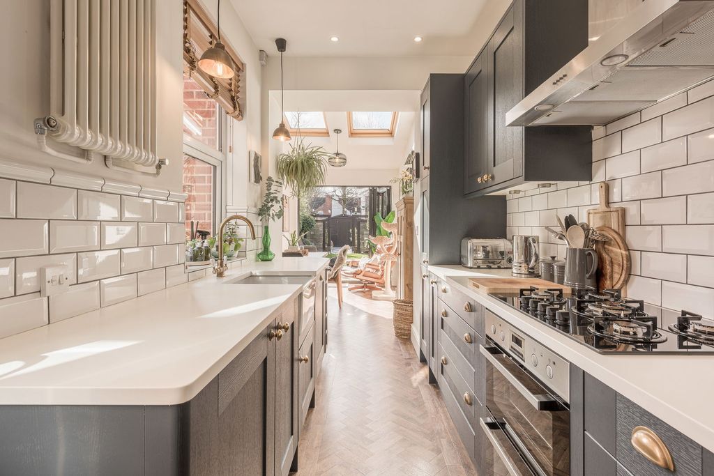 Property photo 2 of 46