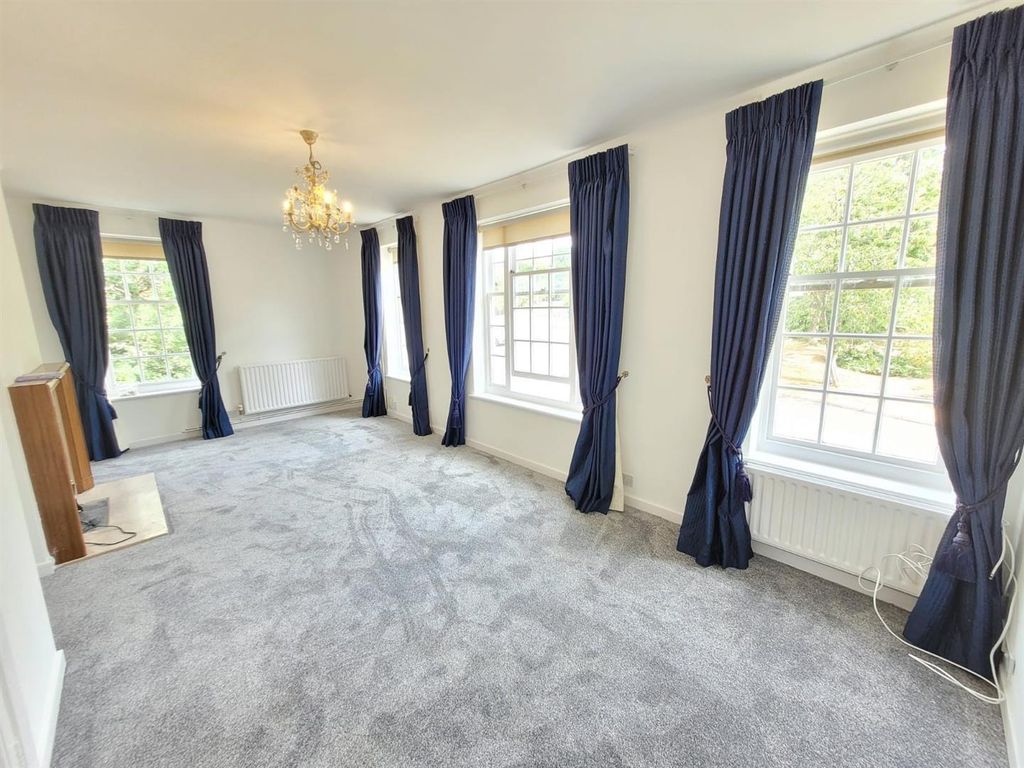 Property photo 2 of 10 Lounge.Jpg