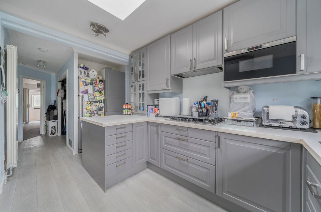 Property photo 2 of 18 1349781-16-68Ca7F...