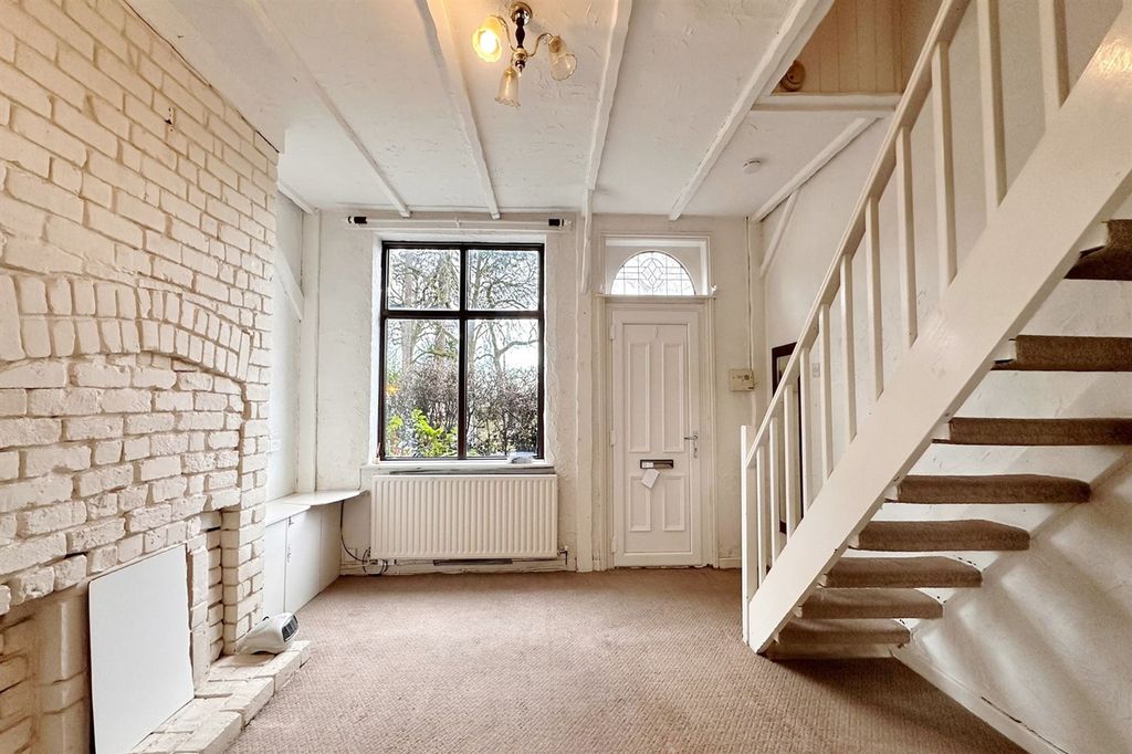 Property photo 2 of 12 Lounge