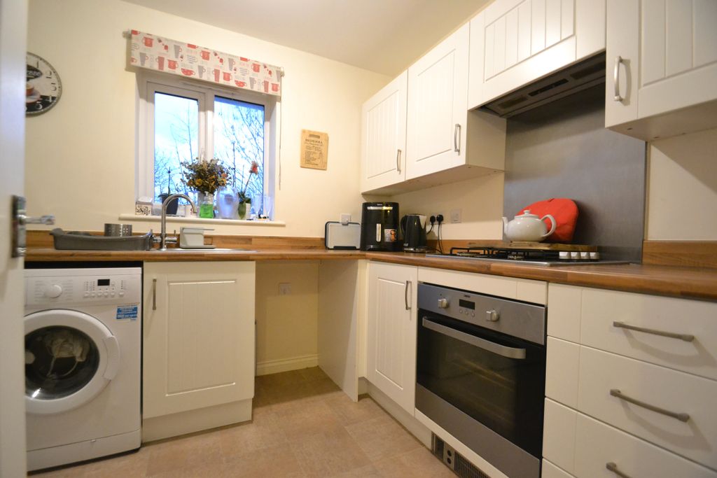 Property photo 2 of 9 Kitchen