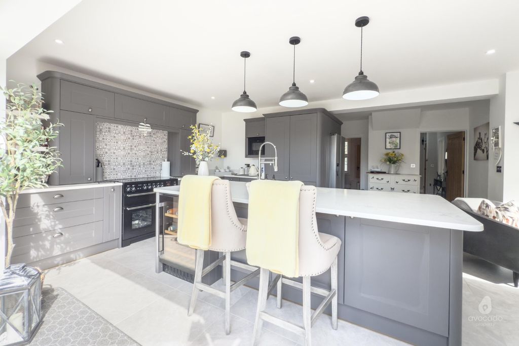 Property photo 2 of 41 4441356