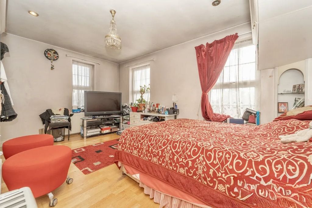 Additional image 17 of 7 bed detached house for saleGreat West Road, Hounslow, Greater London TW5