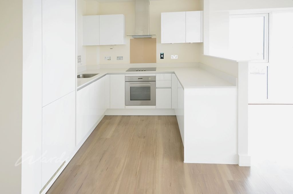 Property photo 2 of 8 Peninsula Kitchen