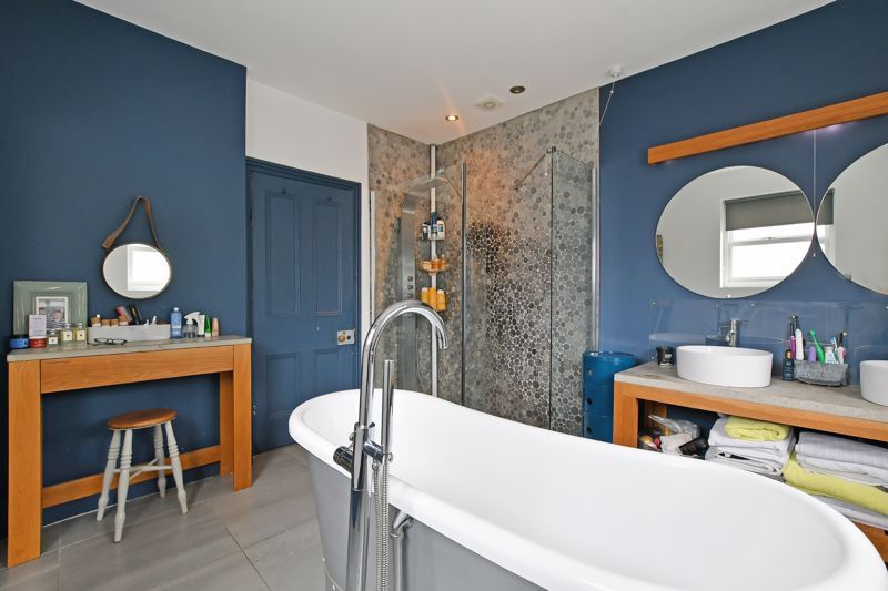 Property photo 3 of 44 Family Bathroom