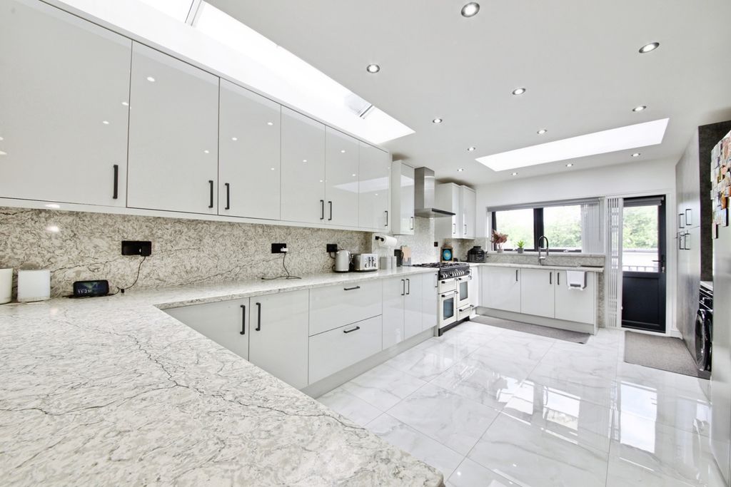 Property photo 3 of 20 Pbox-Img.Jpg