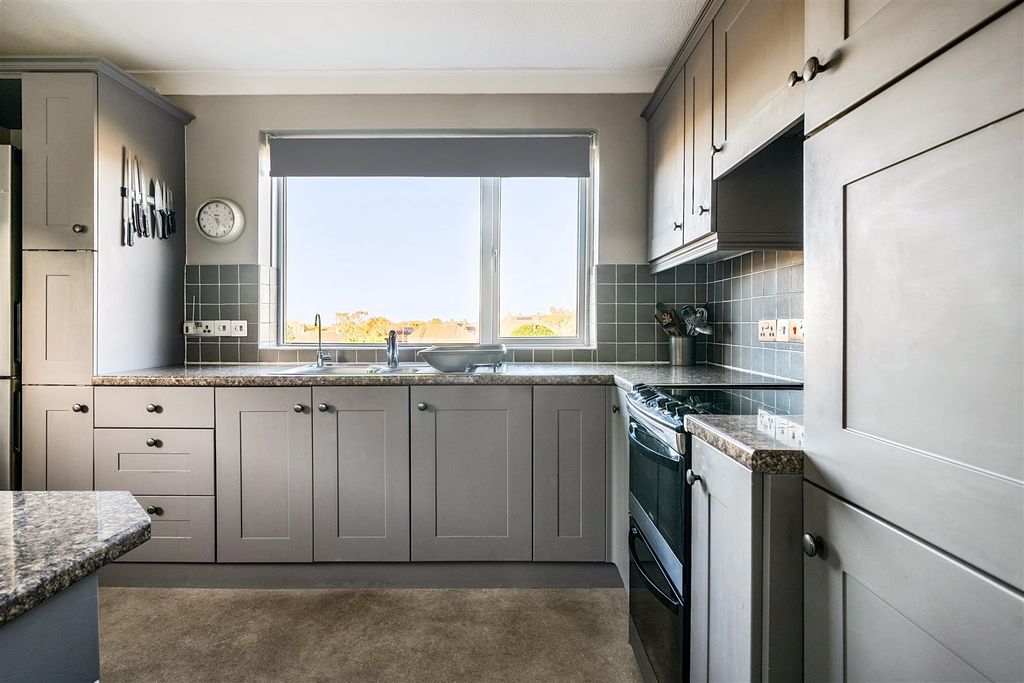 Property photo 3 of 20 1373997-3-69008Da4F11d6.Jpg