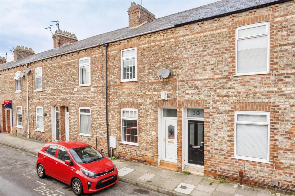 Property photo 2 of 19 40_Gladstone_Street_18.Jpg