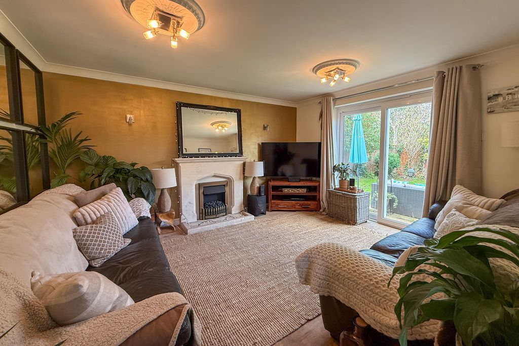 Property photo 2 of 19 Sitting Room