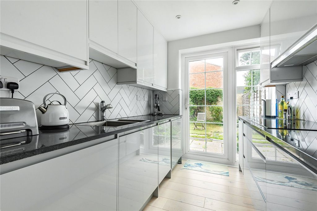 Property photo 1 of 17 Picture No. 12