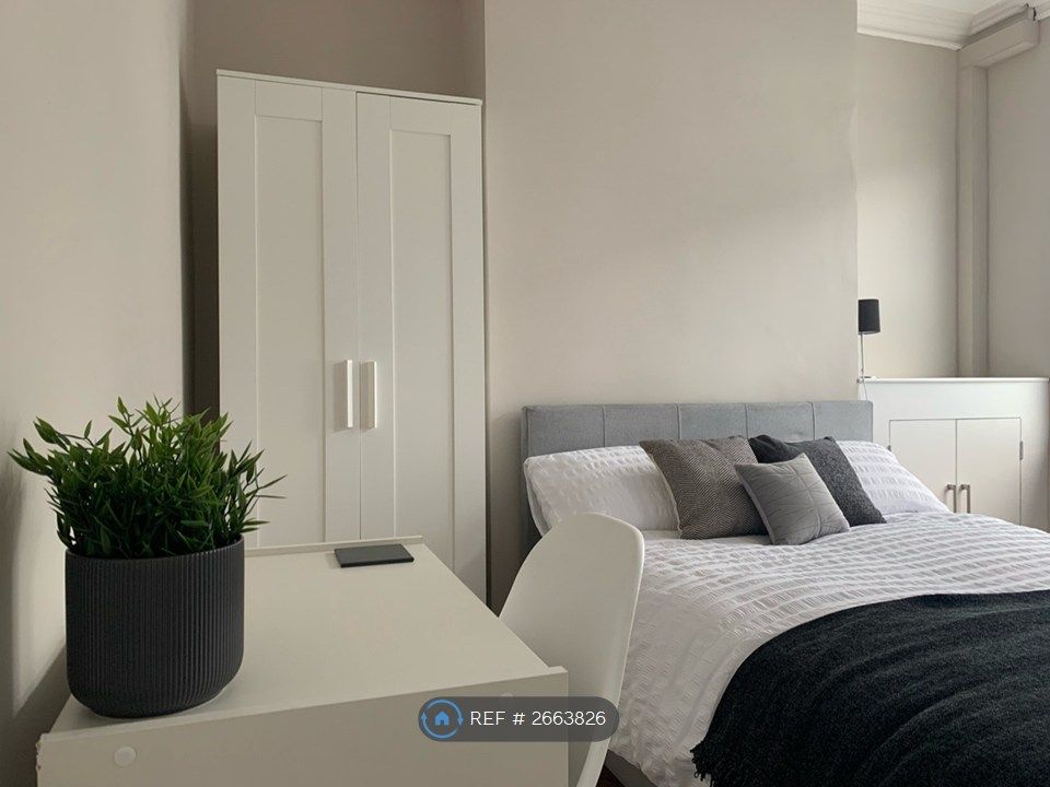 Property photo 1 of 13 Bedroom 1