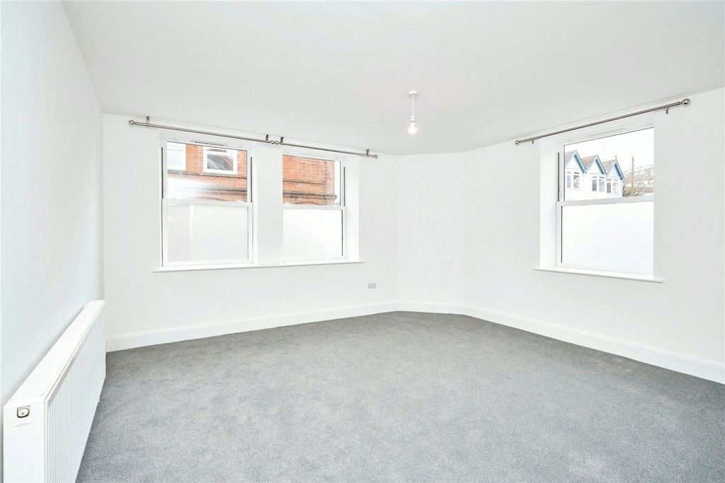 Property photo 3 of 8 Picture No. 06