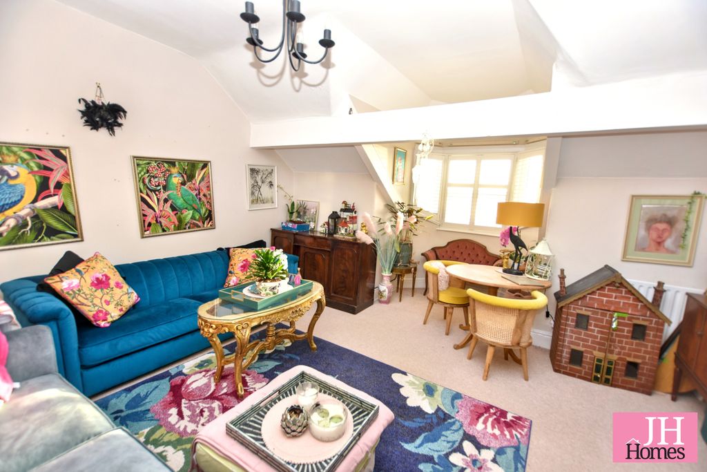 Property photo 2 of 23