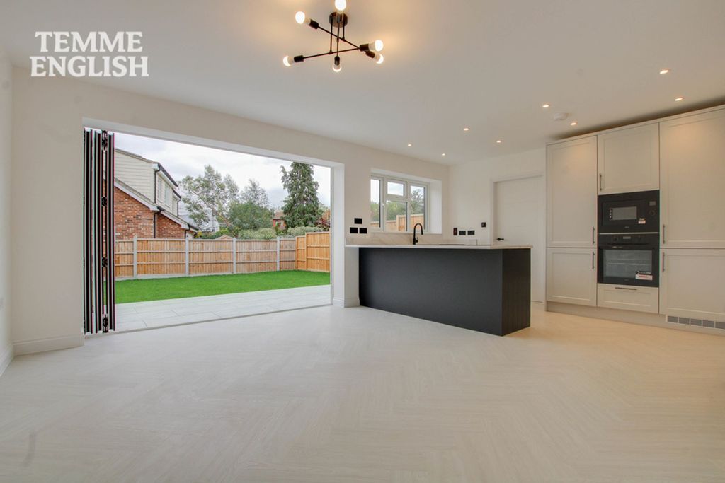 Property photo 2 of 40