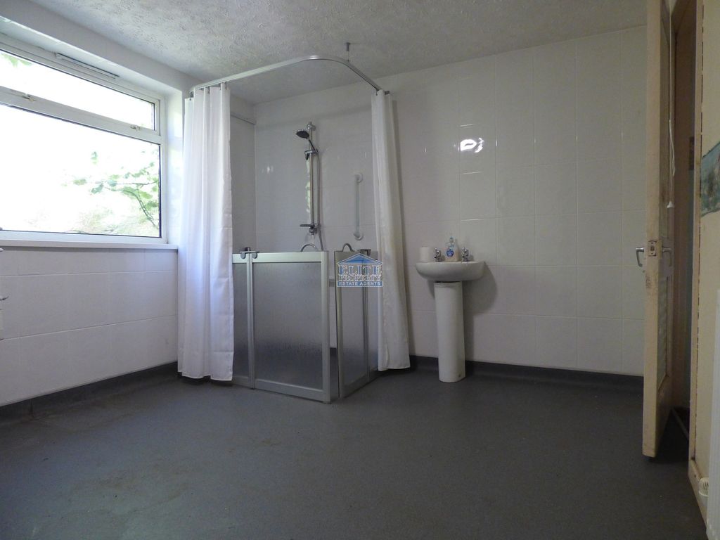 Property photo 3 of 14 Shower Room
